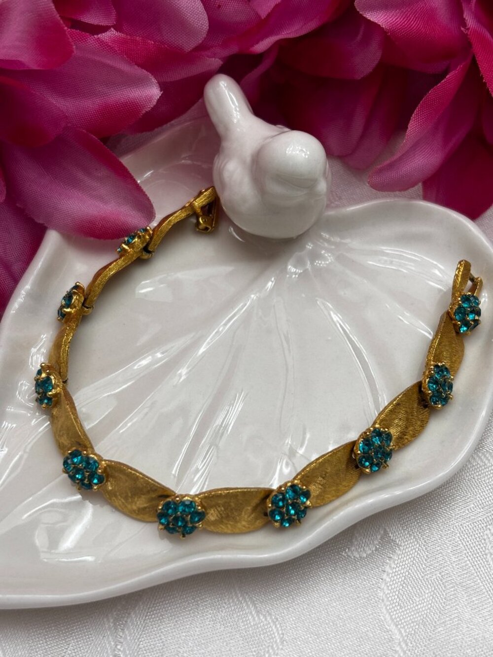 CROWN TRIFARI EMERALD RHINESTONE BIRTHDAY RIBBON BRACELET